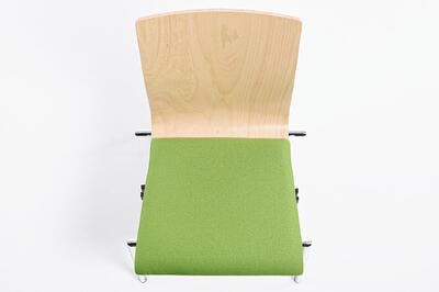 Stapelstühle mit komfortablem Sitzpolster